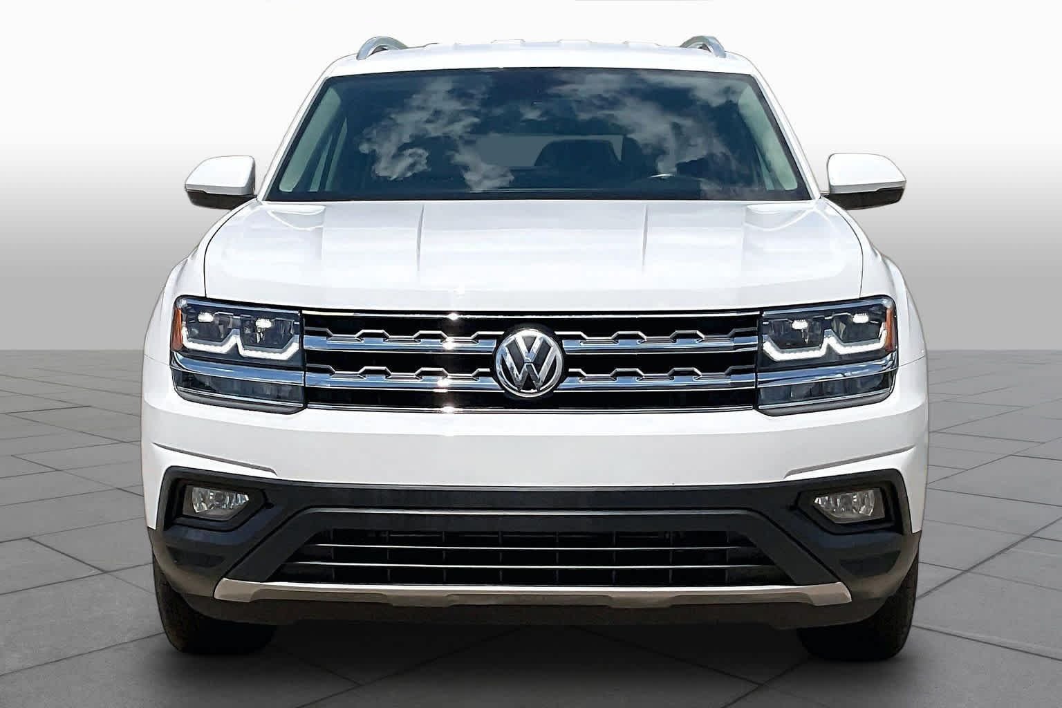 Used 2019 Pure White Volkswagen 3.6L V6 SE image 4