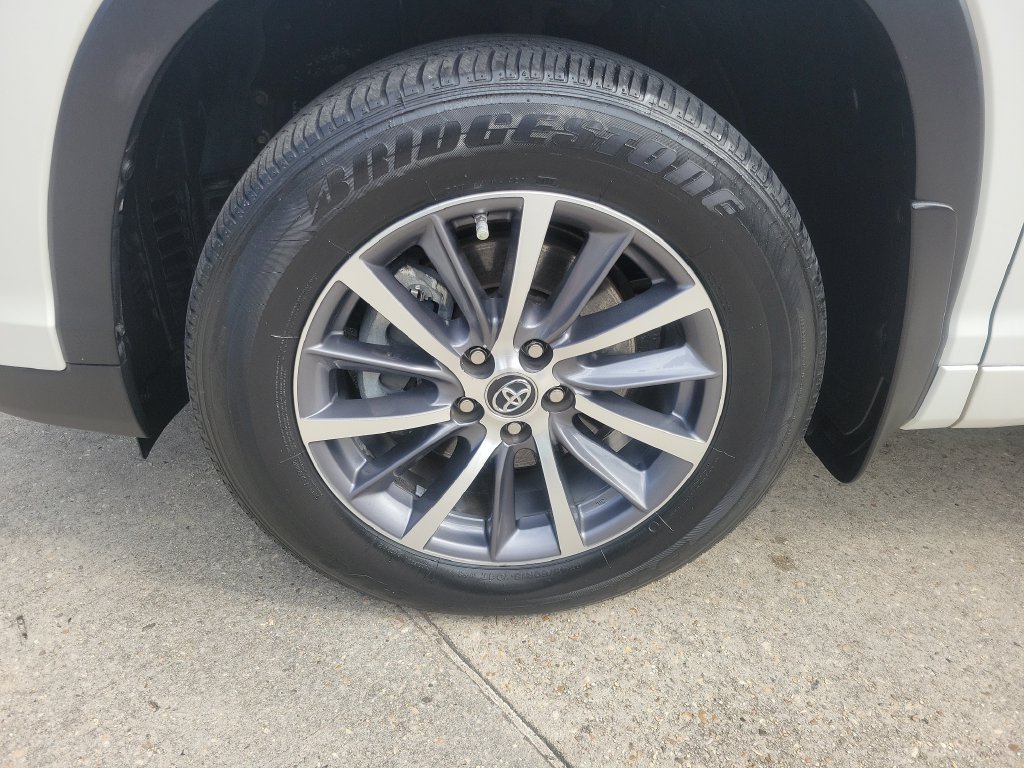 Certified Used 2017 White Toyota XLE image 28