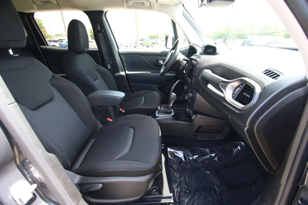 Used 2023 Gray Jeep Latitude image 8