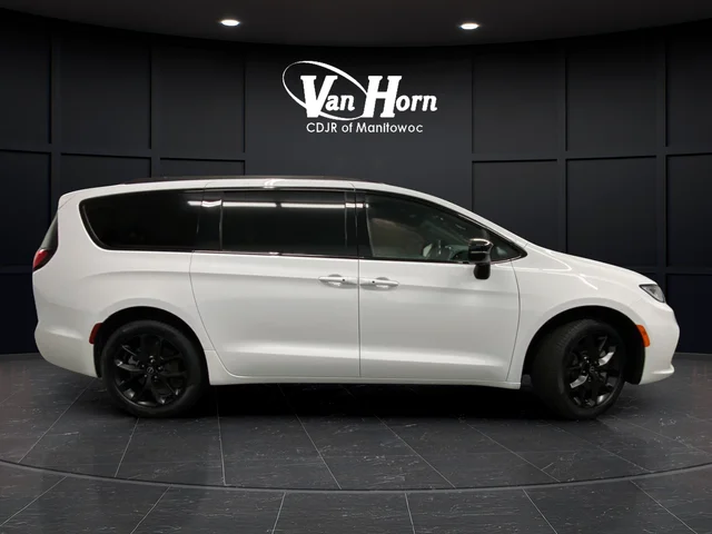 2026 Chrysler Pacifica Limited - Photo 8