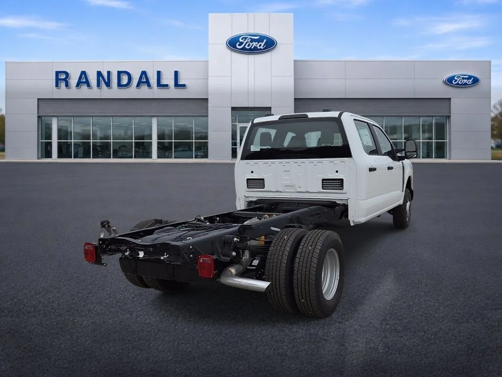 New 2026 Oxford White Ford F-350® XL image 5