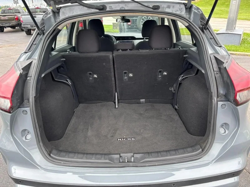 Used 2022 Boulder Gray Pearl Nissan SV image 7