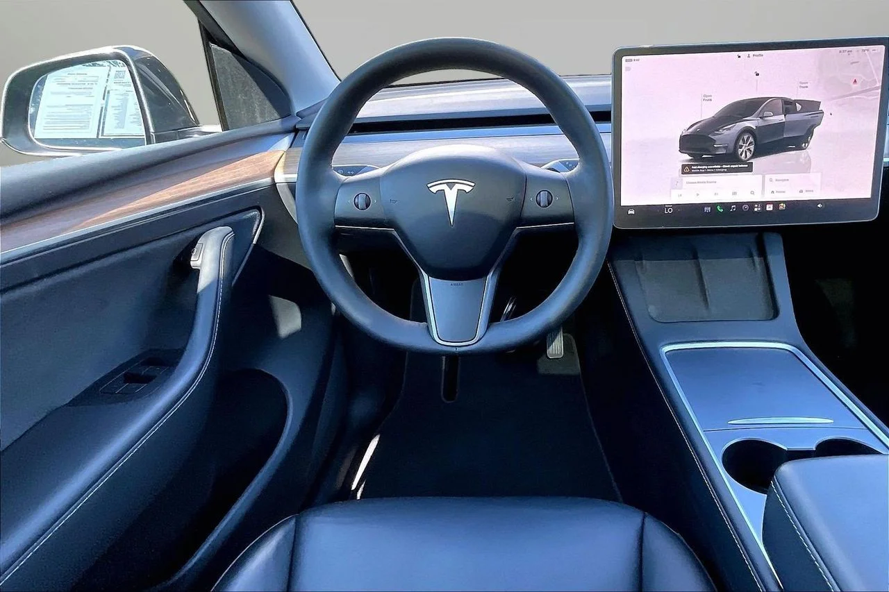 Used 2023  Tesla Long Range image 11
