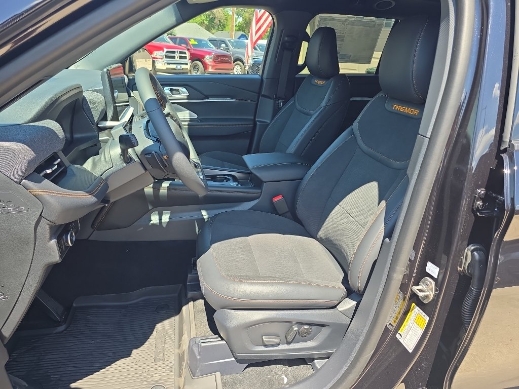 New 2026 Agate Black Metallic Ford Tremor® image 10