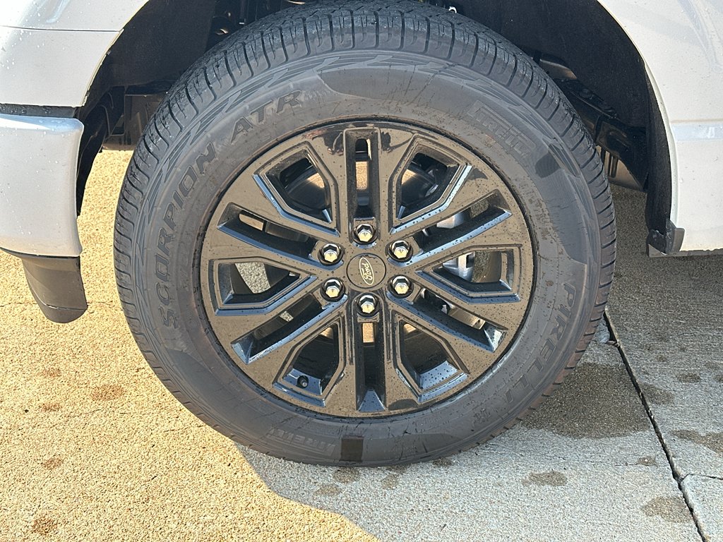 New 2026 Oxford White Ford XLT image 6