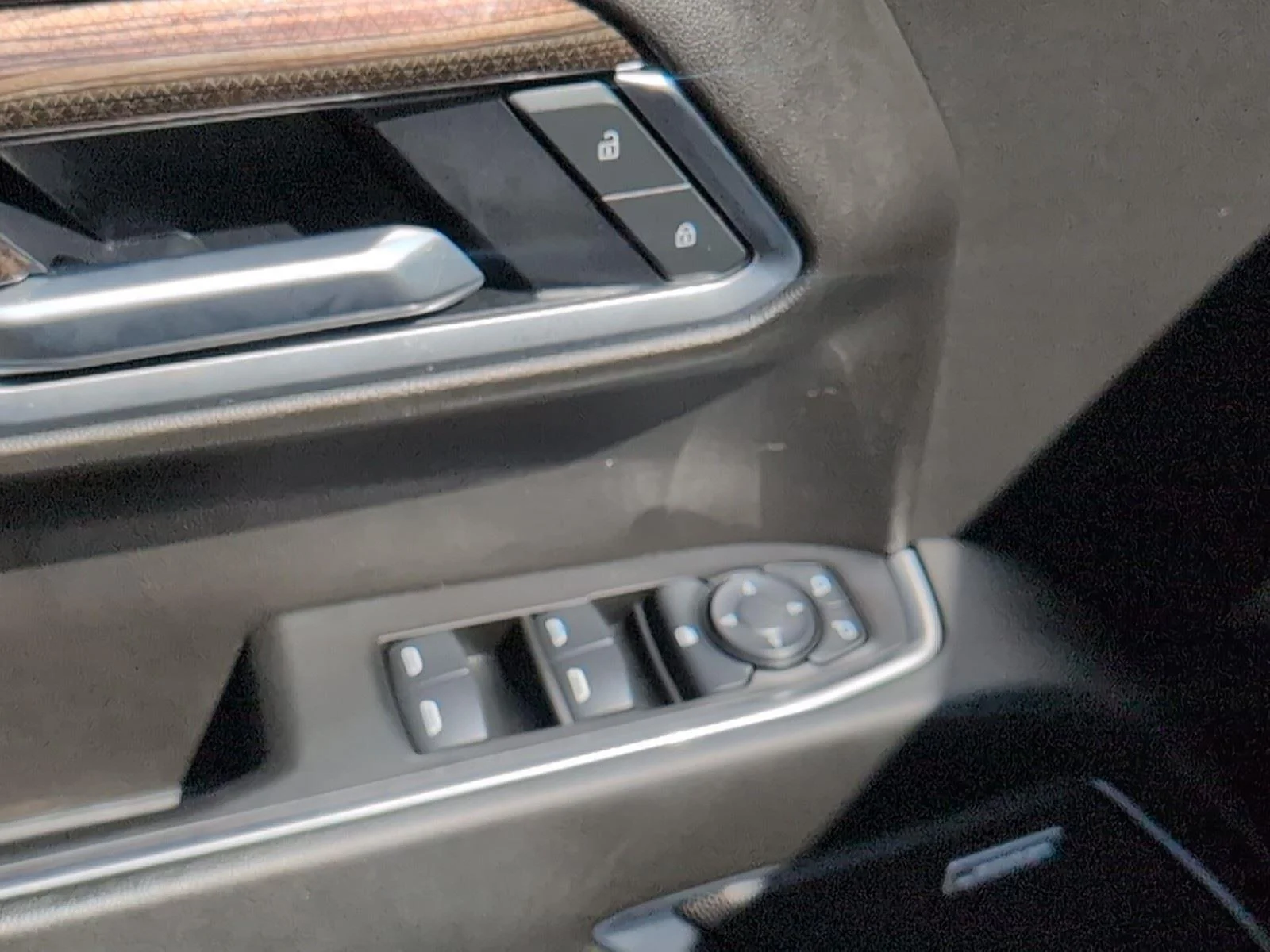 Used 2025 Summit White Chevrolet RST image 20