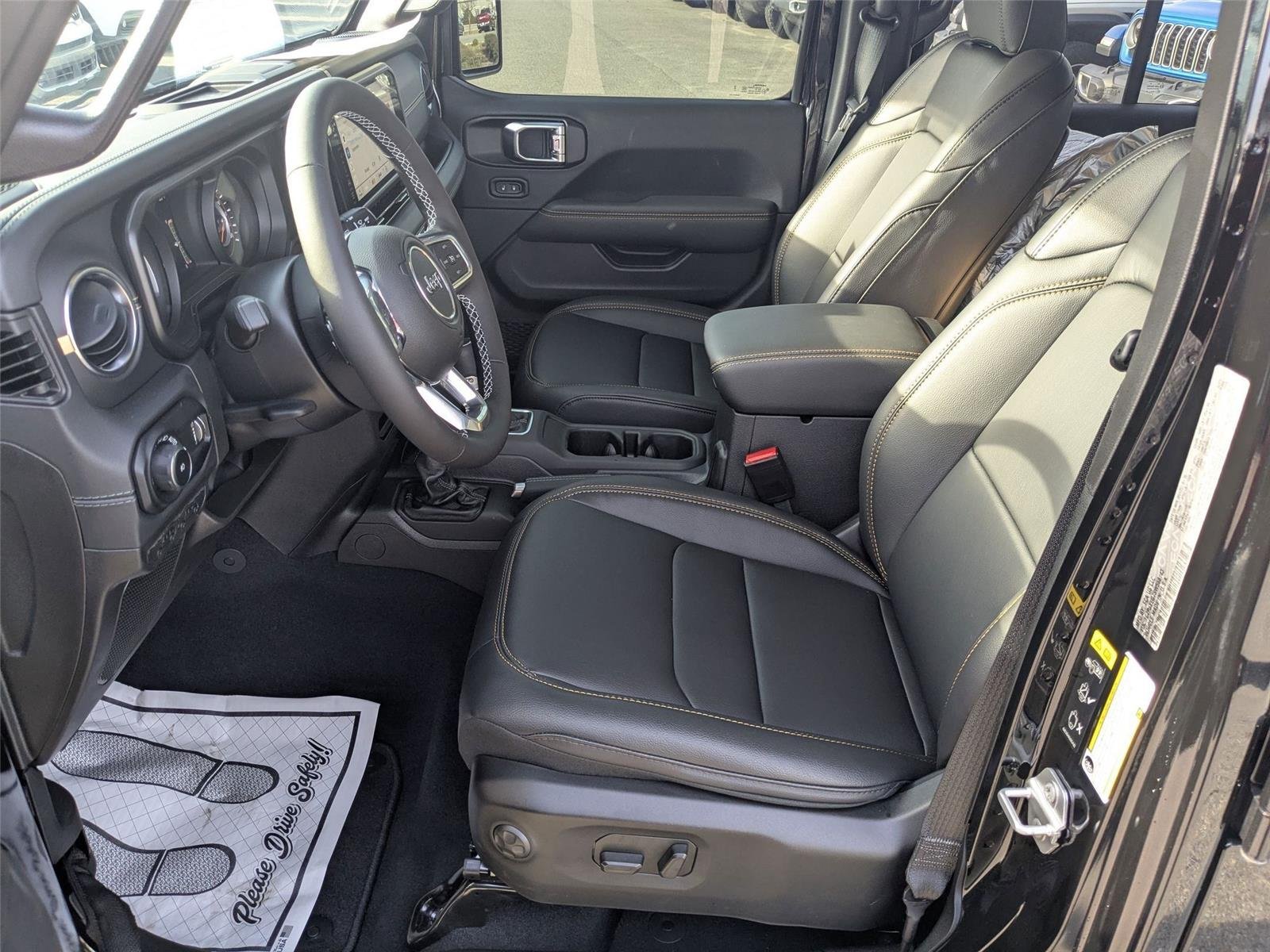2025 Jeep Wrangler 4-Door Sahara - Photo 12