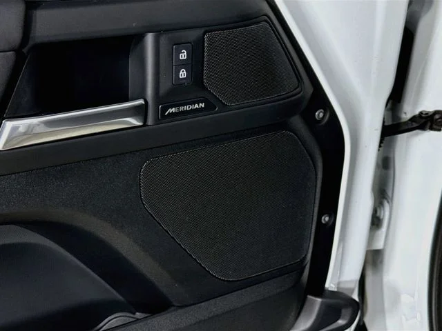 Used 2025 Fuji White Land Rover S image 21
