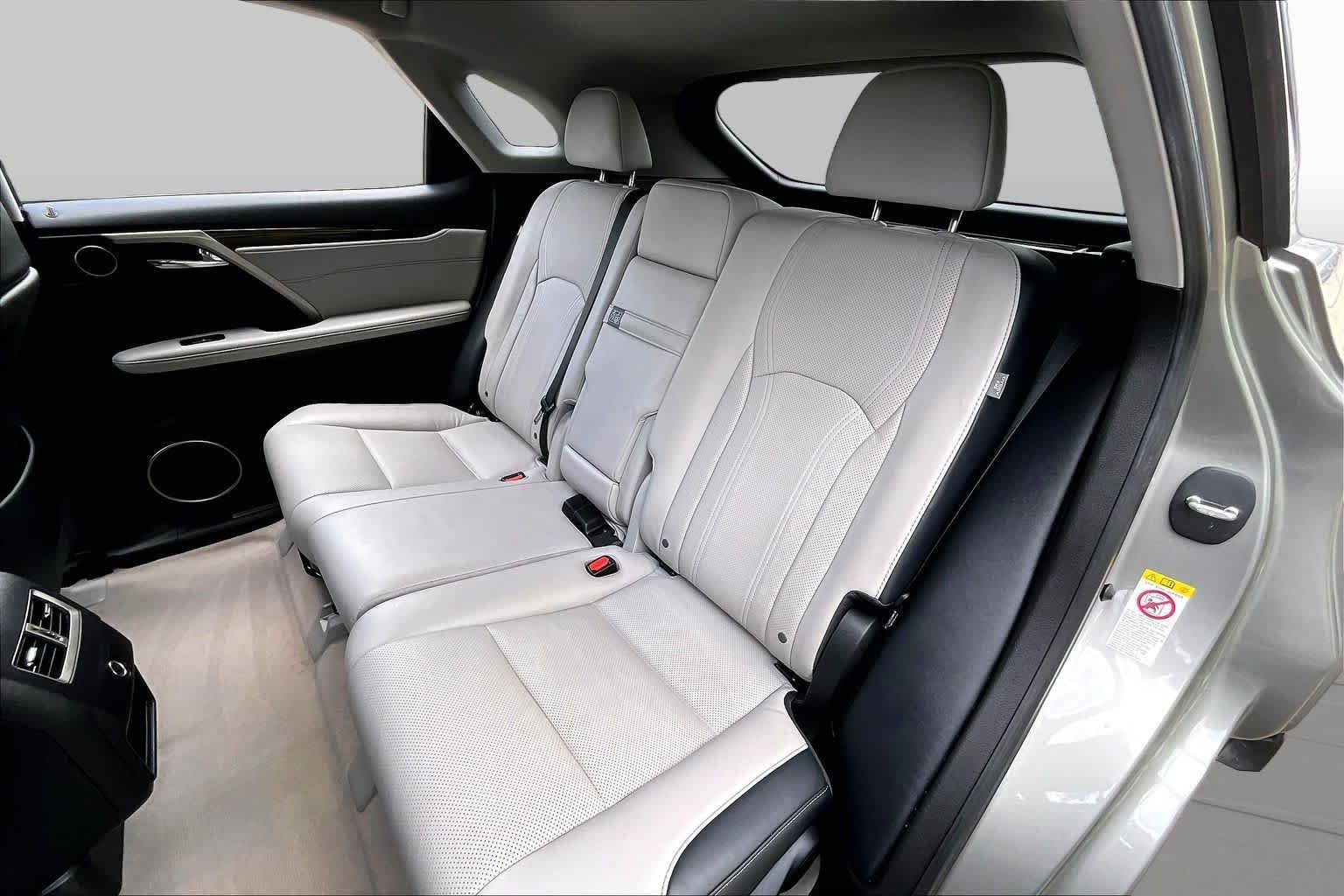 Used 2019 Atomic Silver Lexus  image 18