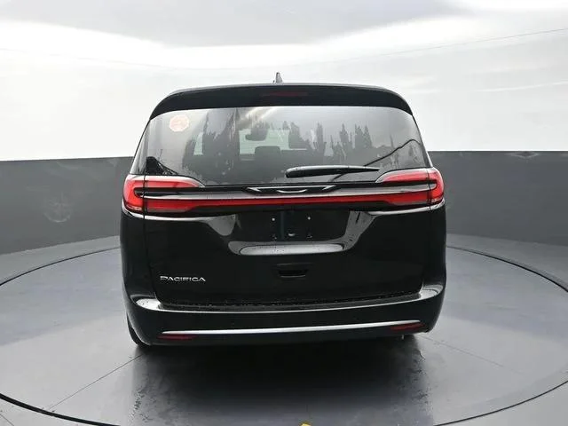 New 2027 Diamond Black Crystal Pearl-Coat Exterior Paint Chrysler Select image 8
