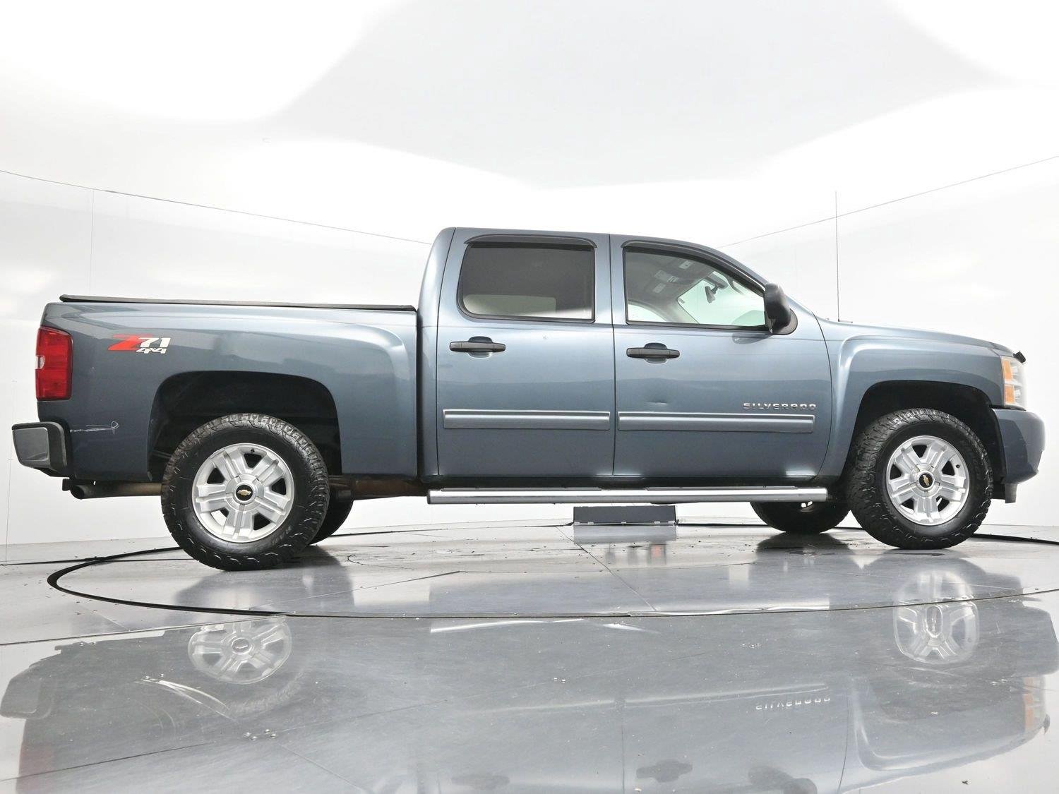 Used 2011 Blue Granite Metallic Chevrolet LT image 45