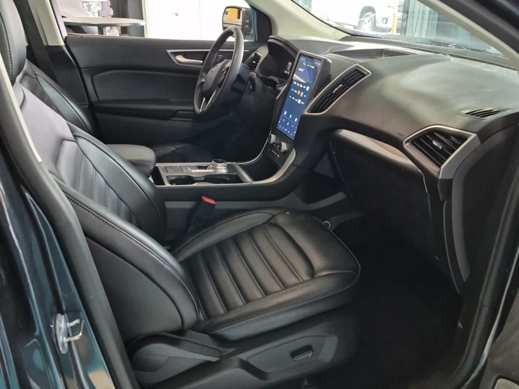 Used 2024 Blue Ford SEL image 3