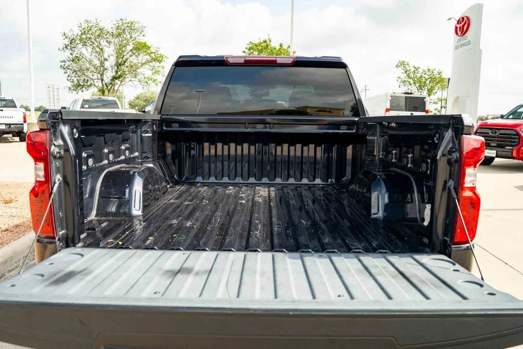 Used 2022 Gray Chevrolet Custom image 26