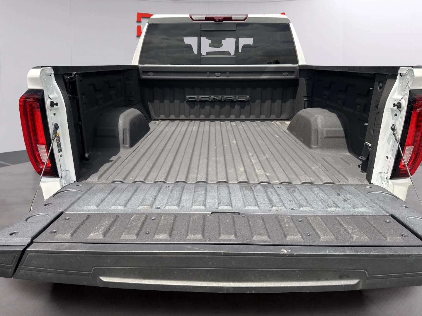 Used 2024 White Frost Tricoat GMC Denali Ultimate image 35