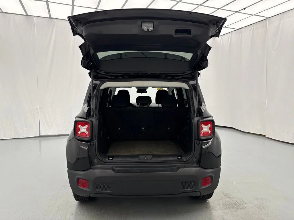 Used 2023 Black Jeep Latitude image 10