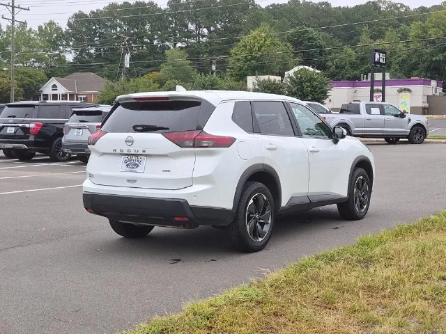 Used 2025 White Nissan SV image 13