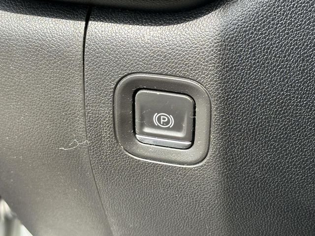 Used 2022 Silver Chevrolet Custom image 26
