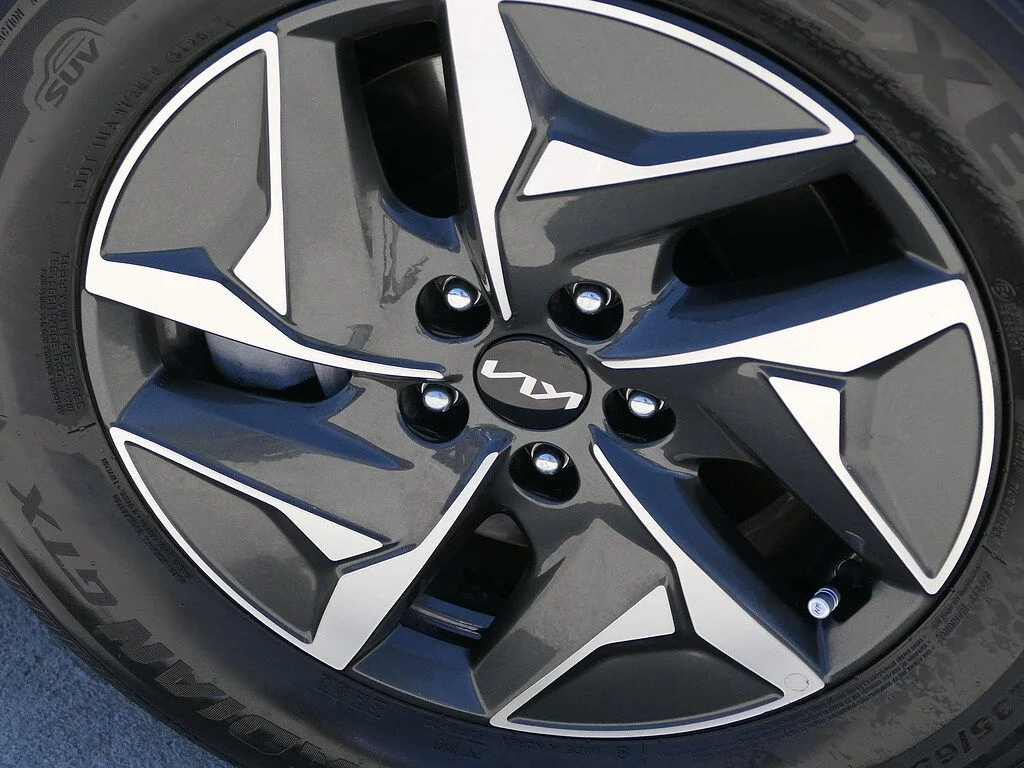 Used 2023 Red Kia EX image 10