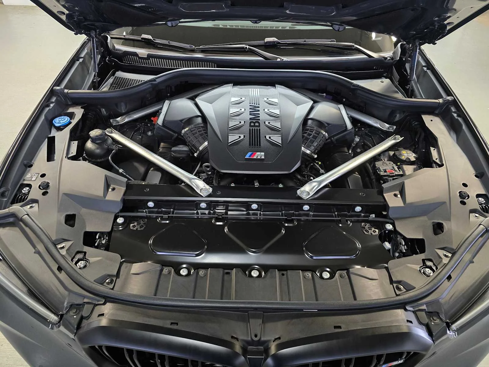 New 2026 Dravit Grey Metallic BMW M60i image 9