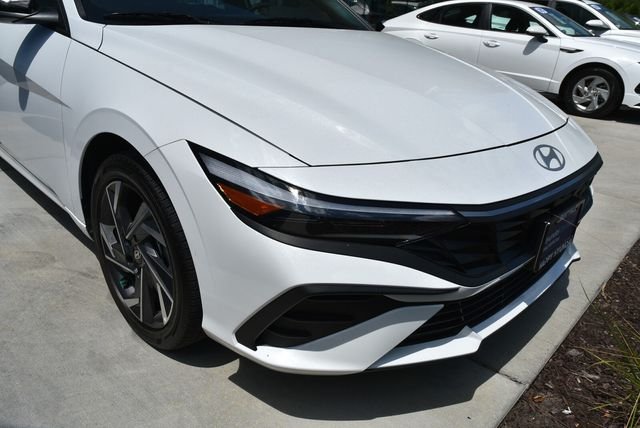 2025 Hyundai Elantra Blue - Photo 9