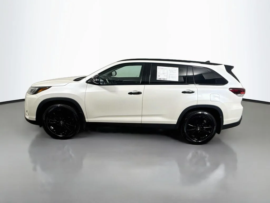 Used 2019 Blizzard Pearl Toyota SE image 4