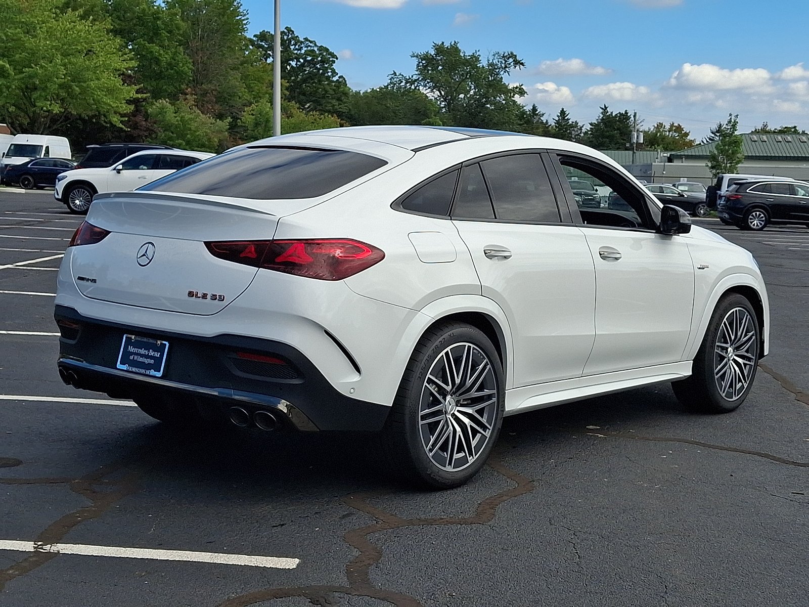 New 2027 MANUFAKTUR Moonlight White Metallic Mercedes-Benz AMG® GLE 53e 4MATIC+ Coupe image 6