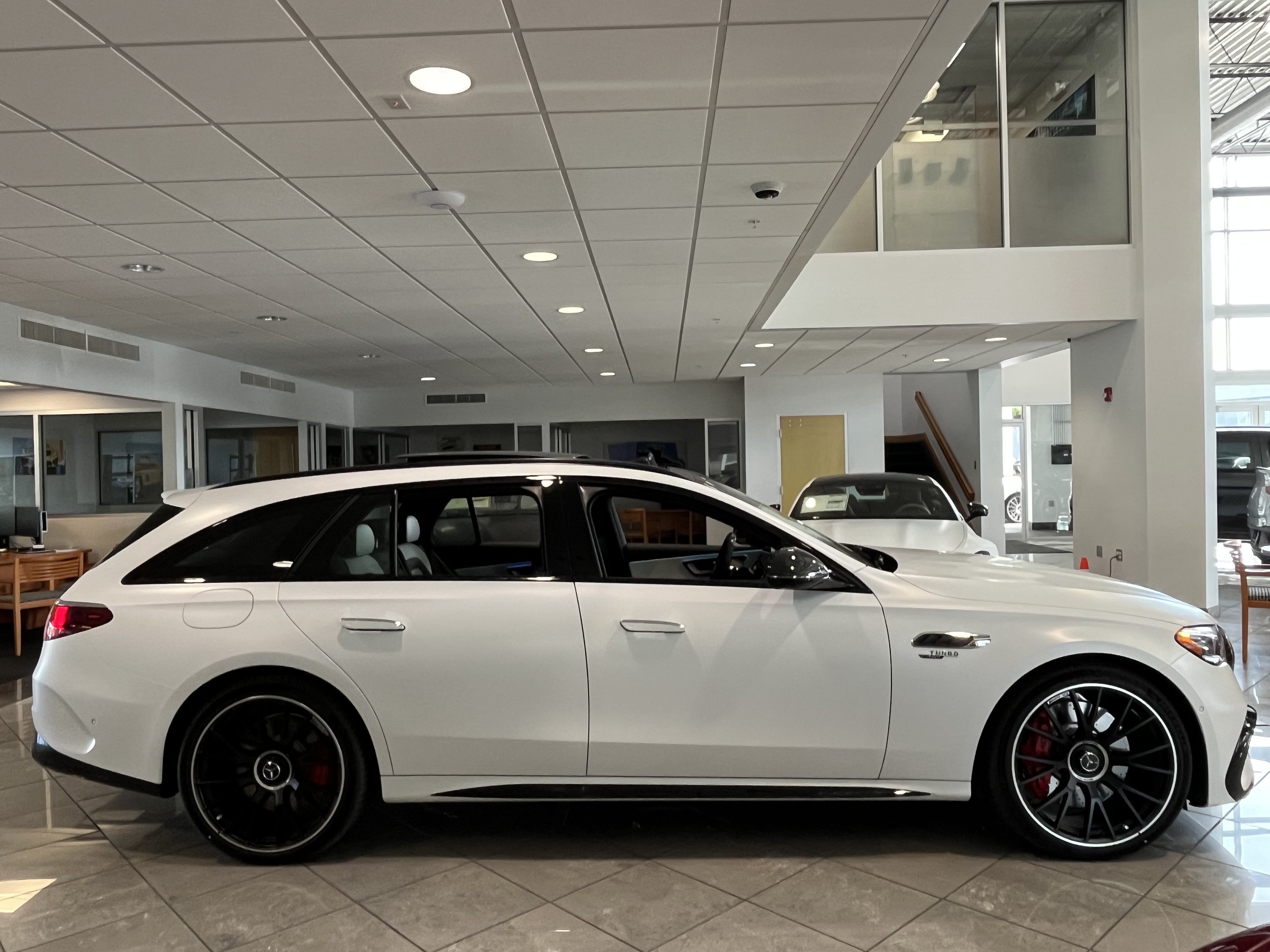 New 2026 MANUFAKTUR Moonlight White Magno Mercedes-Benz AMG® E 53 E image 7
