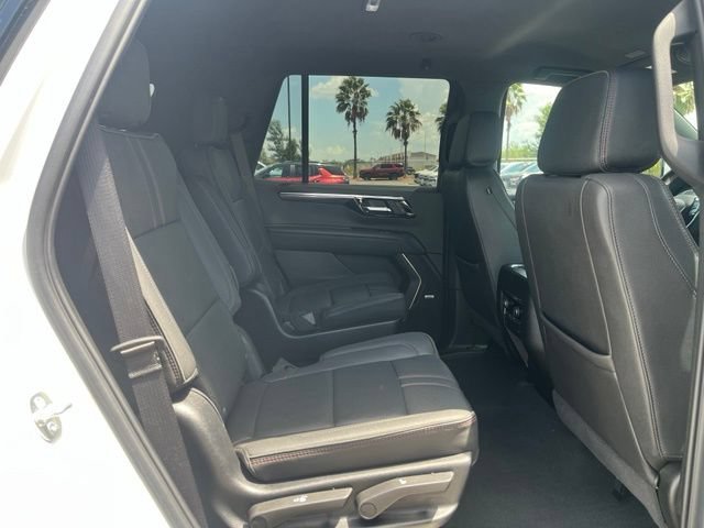 Used 2025 Iridescent Pearl Tricoat Chevrolet RST image 24