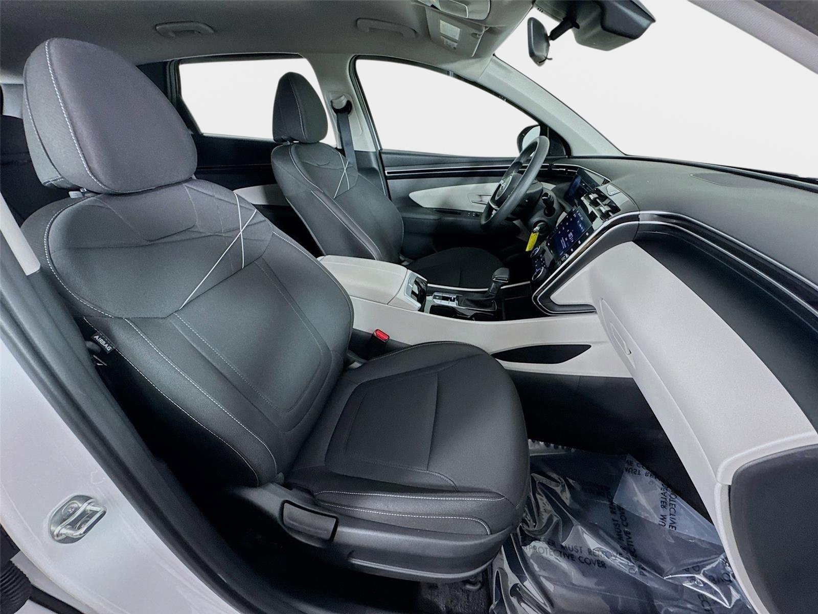 Used 2024 White Pearl Hyundai SE image 25