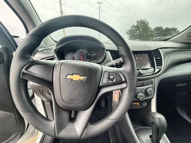 Used 2018 SUMMIT WHITE Chevrolet LS image 11
