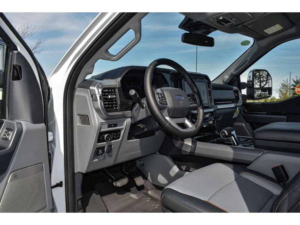 2025 Ford F-150 Lariat - Photo 13