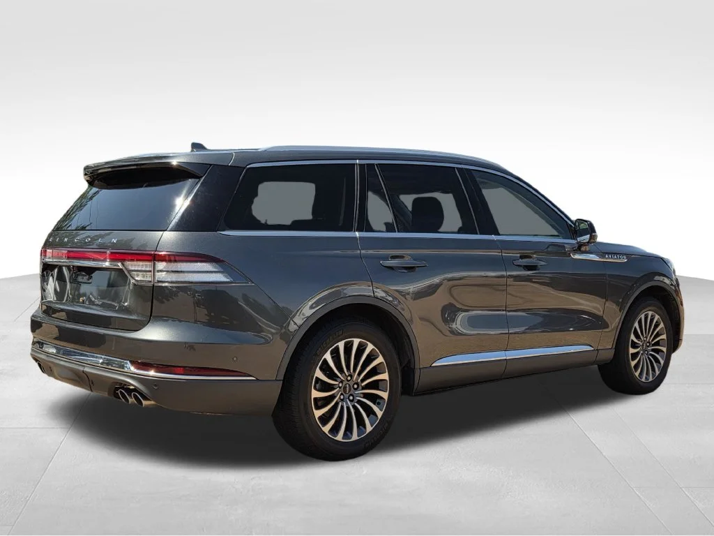 Used 2020 Gray Lincoln Reserve image 6
