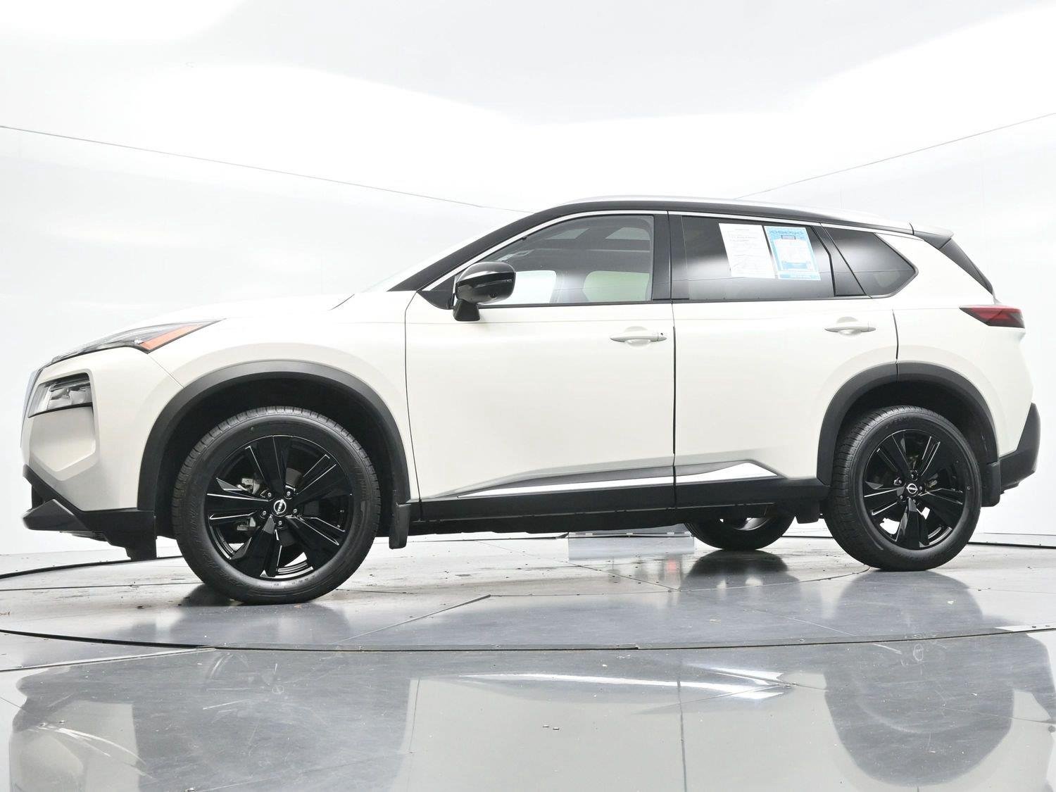 Used 2023 Pearl White Tricoat/Super Black Nissan SL image 47