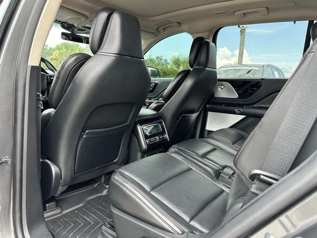 Used 2020 Gray Lincoln Reserve image 16