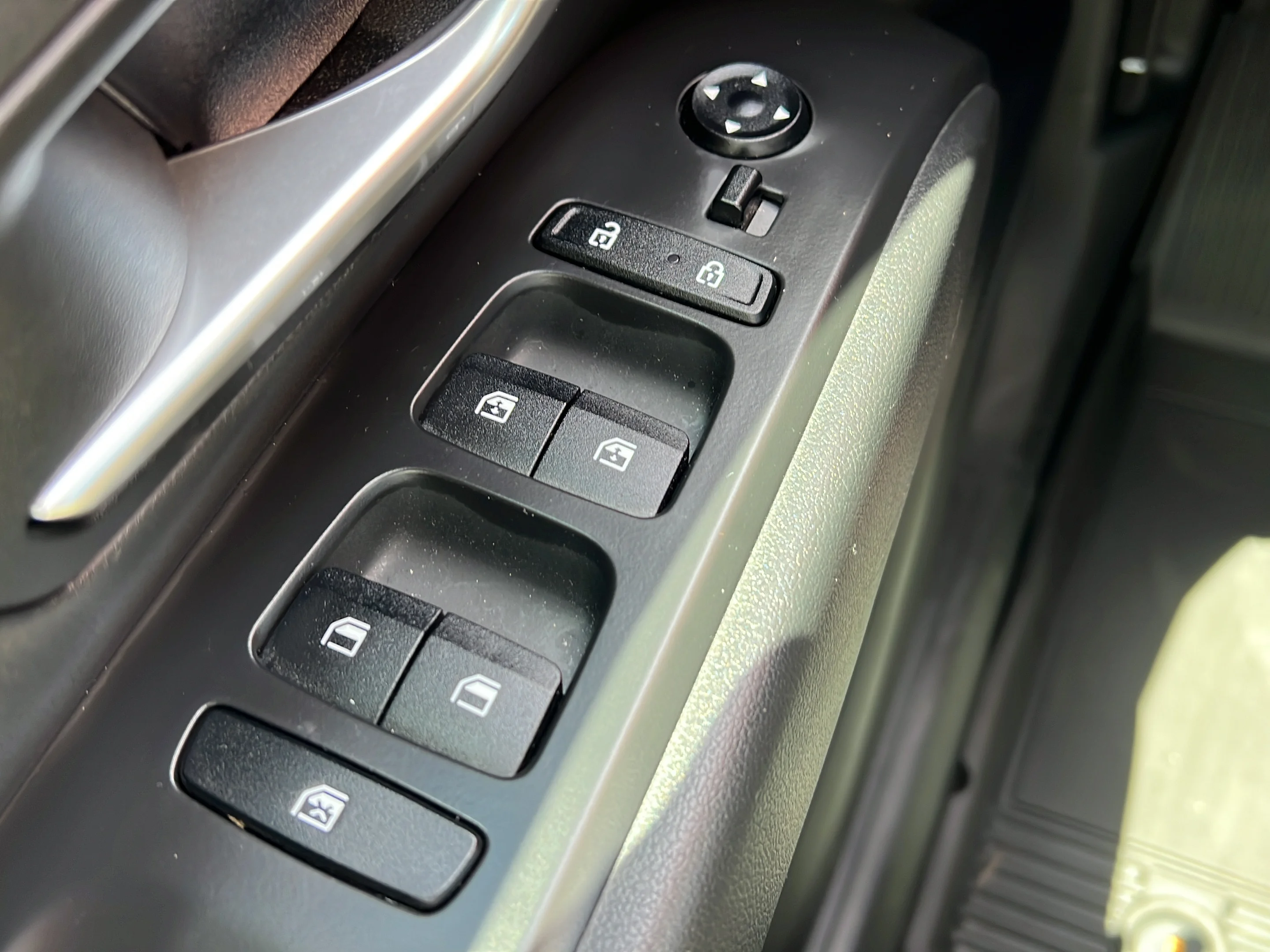 Used 2024 Shimmering Silver Hyundai SEL image 22