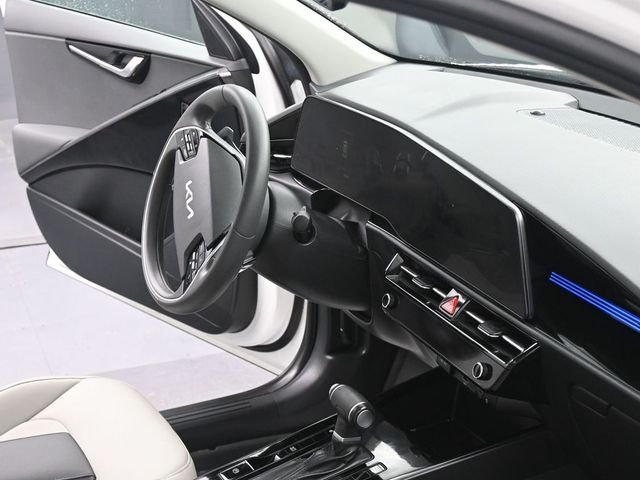 Used 2024 White Kia EX Touring image 20