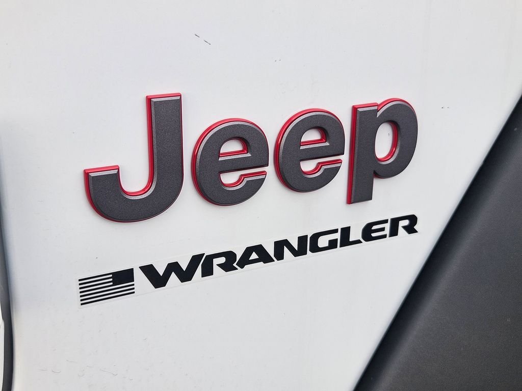 New 2026 Bright White Clear-Coat Exterior Paint Jeep Rubicon image 33