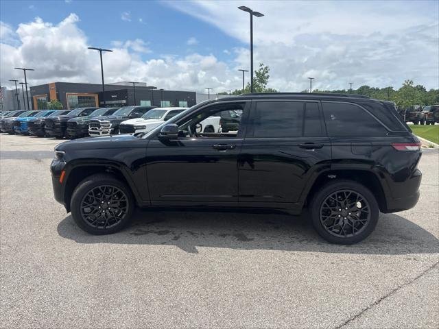 New 2026 Diamond Black Crystal Pearl-Coat Exterior Paint Jeep Summit image 6