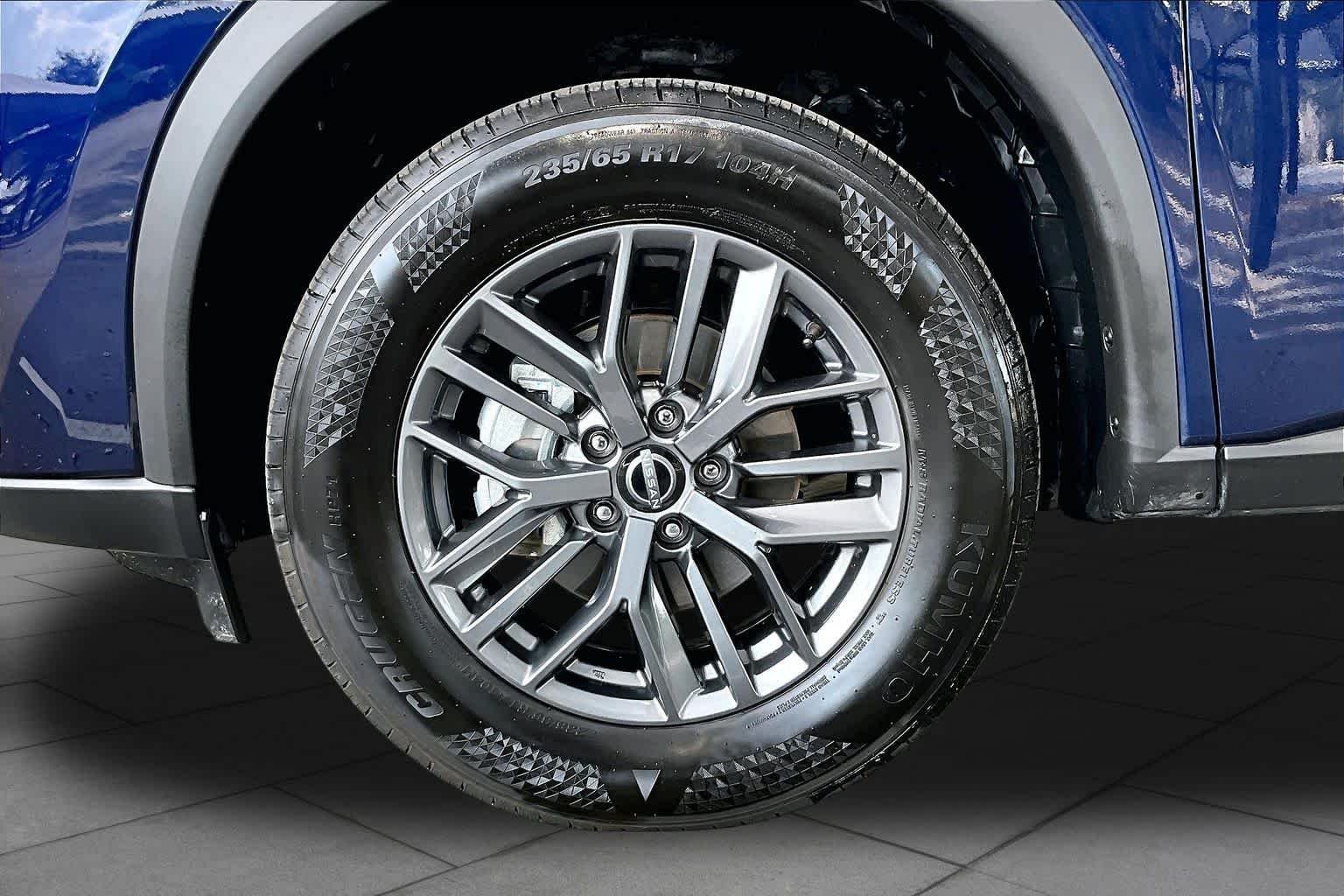 Used 2026 Deep Ocean Blue Pearl Nissan SV image 10