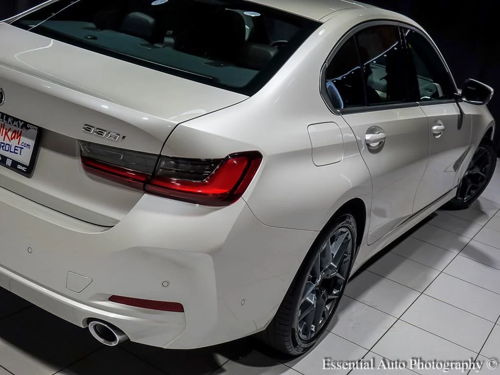 2025 BMW 3 Series 330i - Photo 10