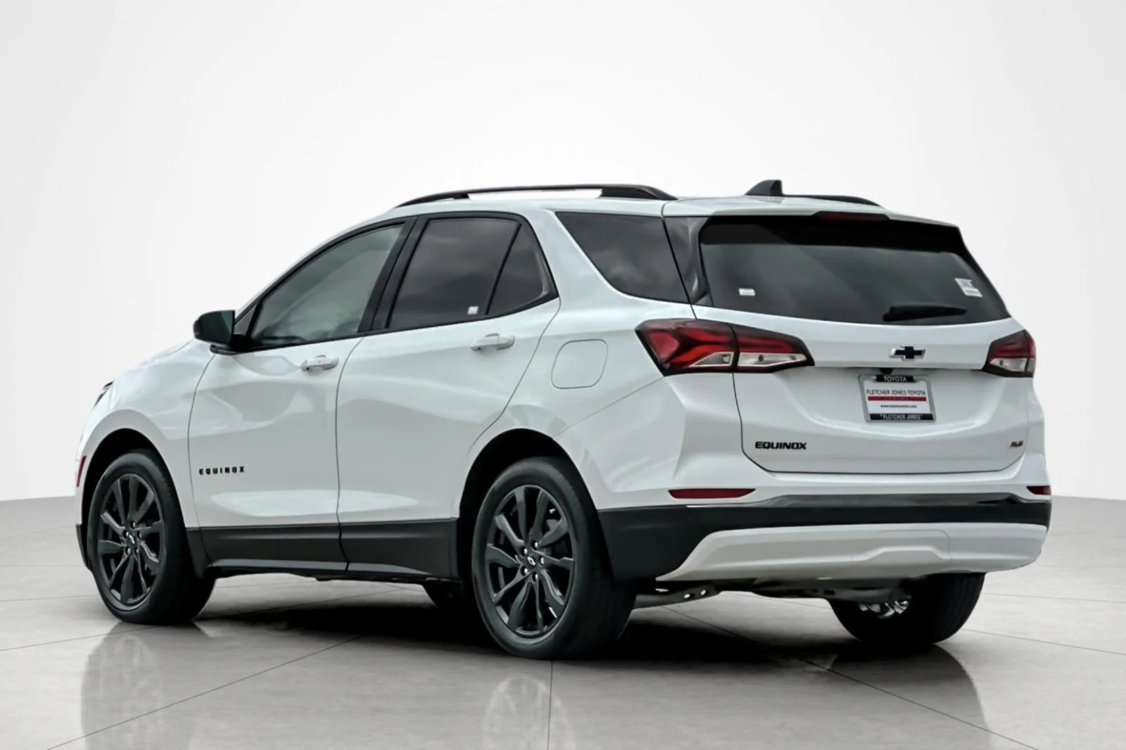 Used 2022 Summit White Chevrolet RS image 3