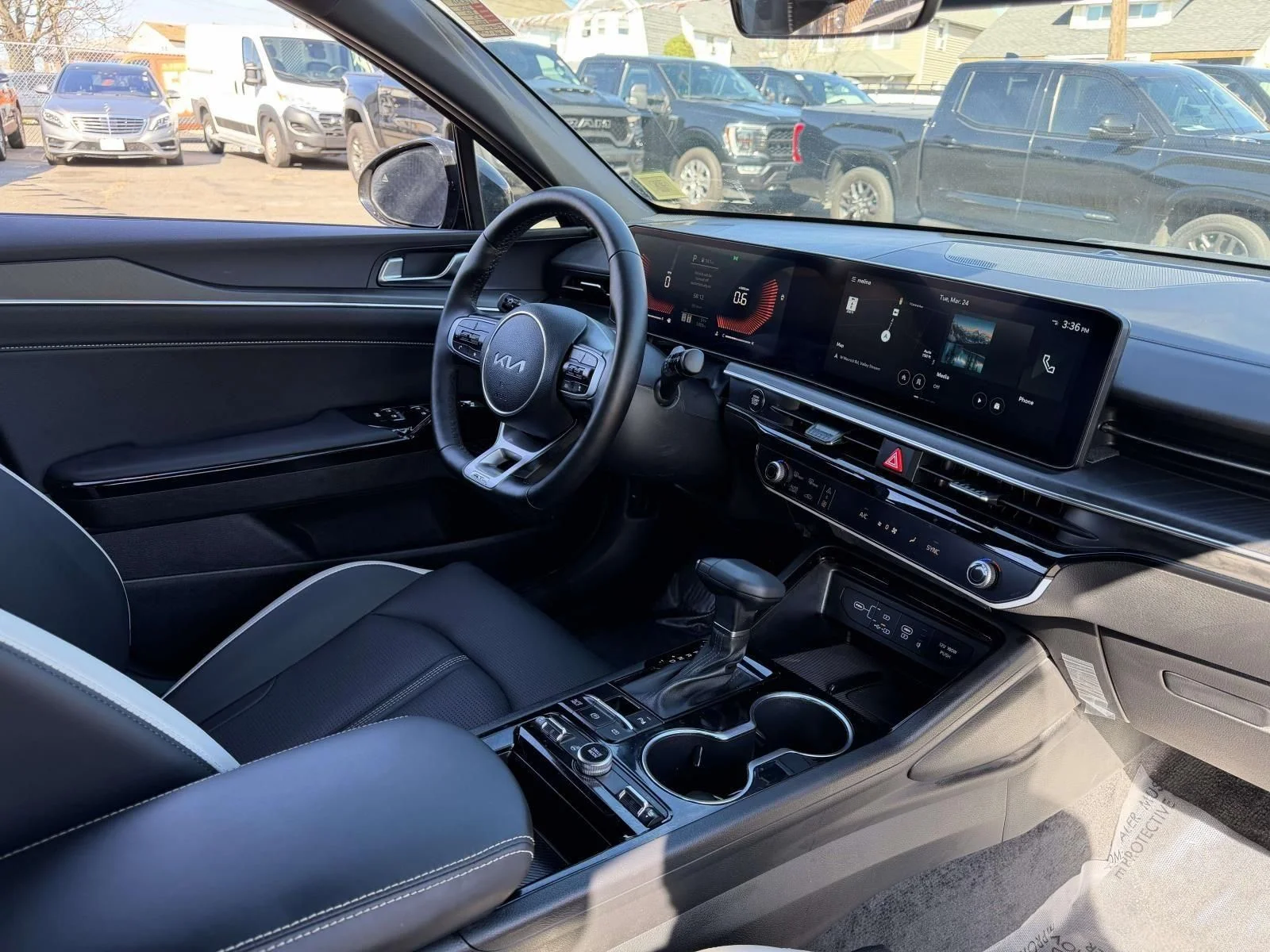 2026 Kia K5 GT-Line - Photo 14