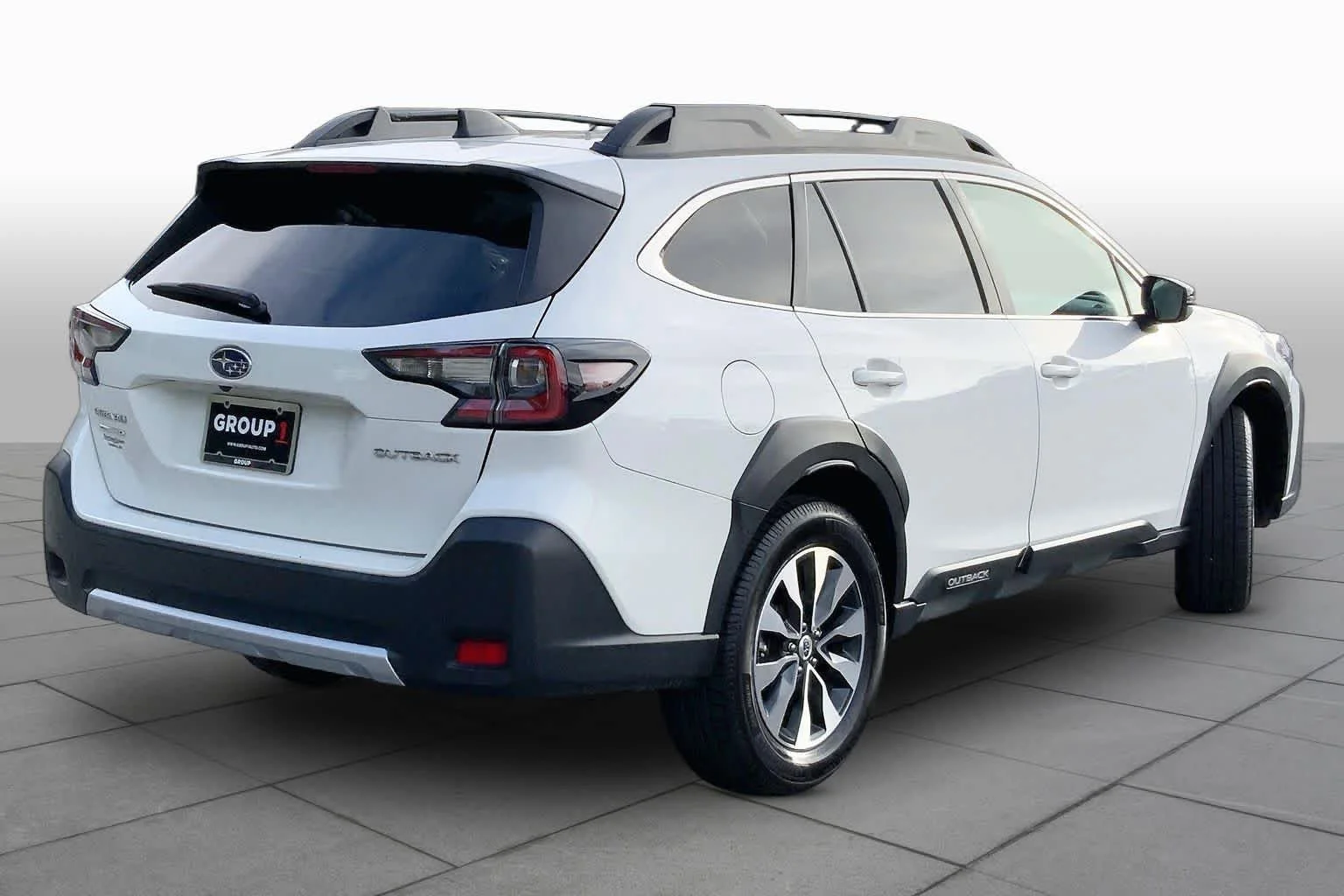 Used 2024 Crystal White Pearl Subaru Limited image 12