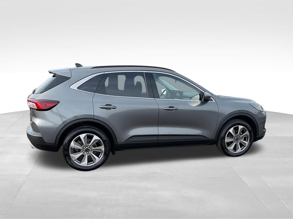 Used 2025  Ford Platinum image 9