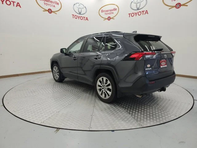 Used 2021 Gray Toyota XLE Premium image 6
