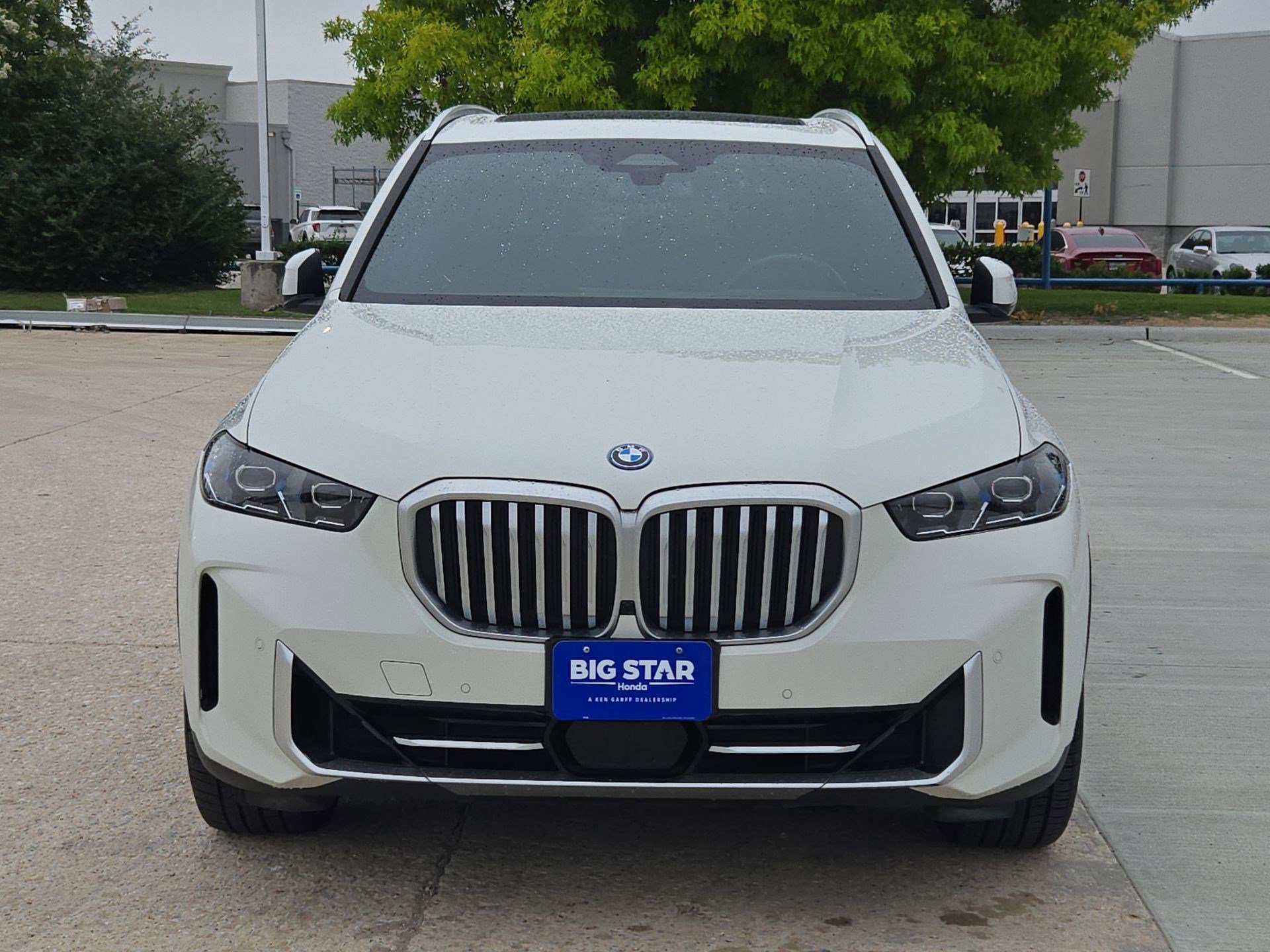 Used 2025 Alpine White BMW xDrive50e image 9