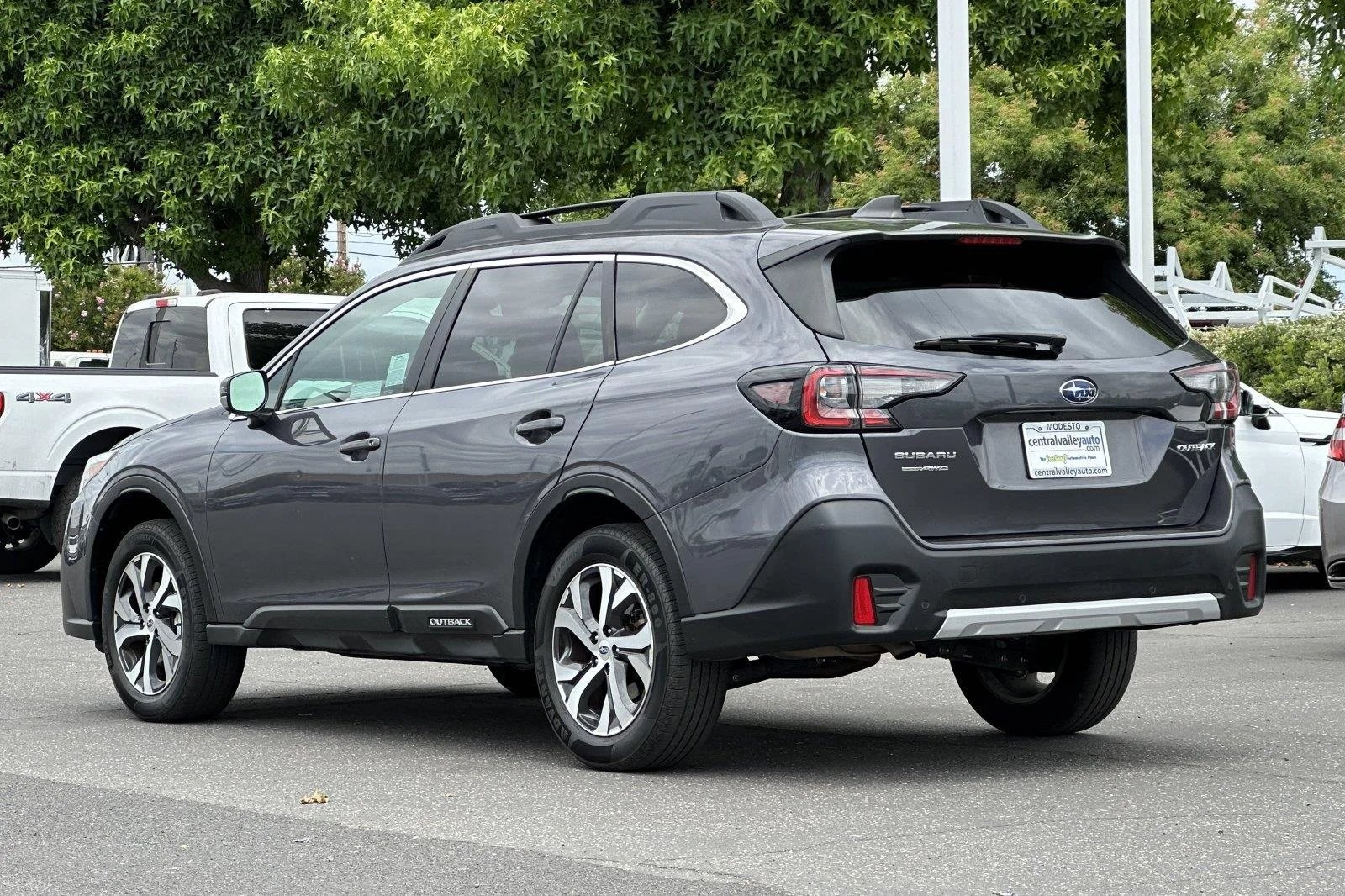 Used 2022 Magnetite Gray Metallic Subaru Limited image 6