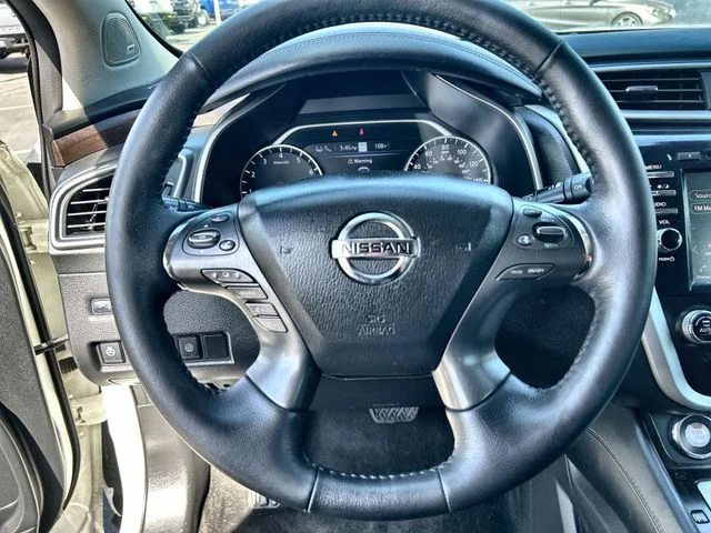 Used 2019 White Nissan Platinum image 9