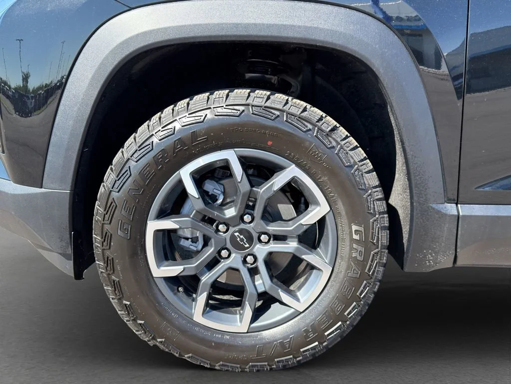 New 2026 Mosaic Black Metallic Chevrolet ACTIV image 21