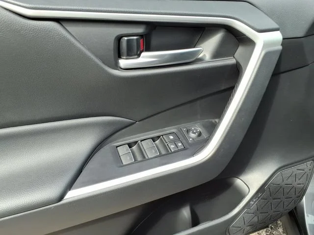 2023 Toyota RAV4 XLE - Photo 18